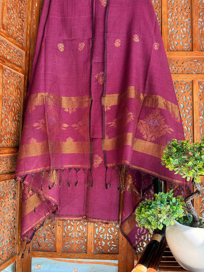 Jarau magenta organic 100 count linen by linen 2-piece suit with all-over needle Jamdani weaving on kurta and antique zari Meenakari work on both sides of the dupatta by Rihyaaz.