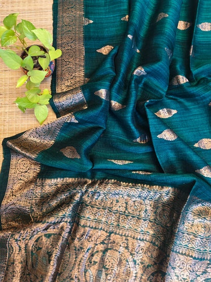 Premium pure Matka silk Benarasi saree with running Matka blouse piece by Rihyaaz