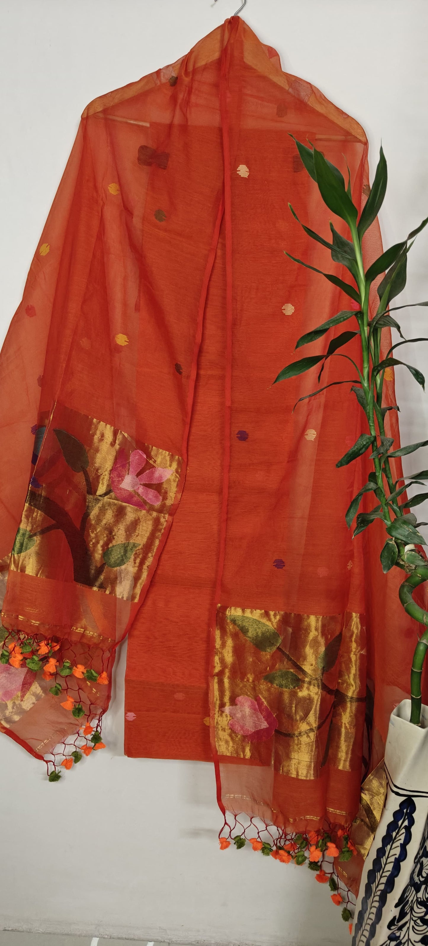 Muniya – The Resham Silk Tissue Paithani Palla Suits