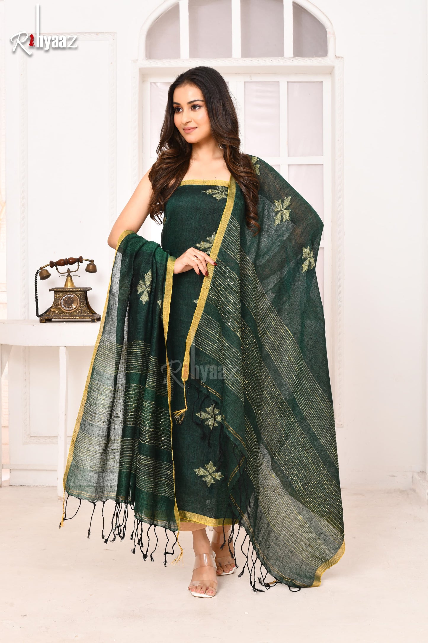 𝓟𝓪𝓵𝓪𝓼𝓱 – Ketiya Tussar Floral & Sequin Weaved Linen Jamdani Suits