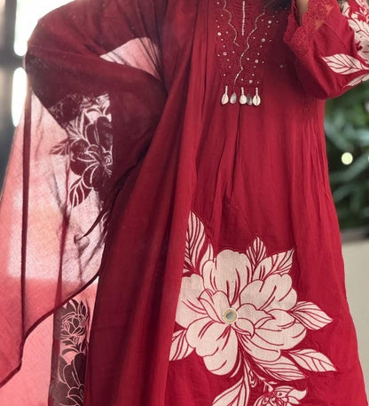 Laali – Festive Floral Elegance