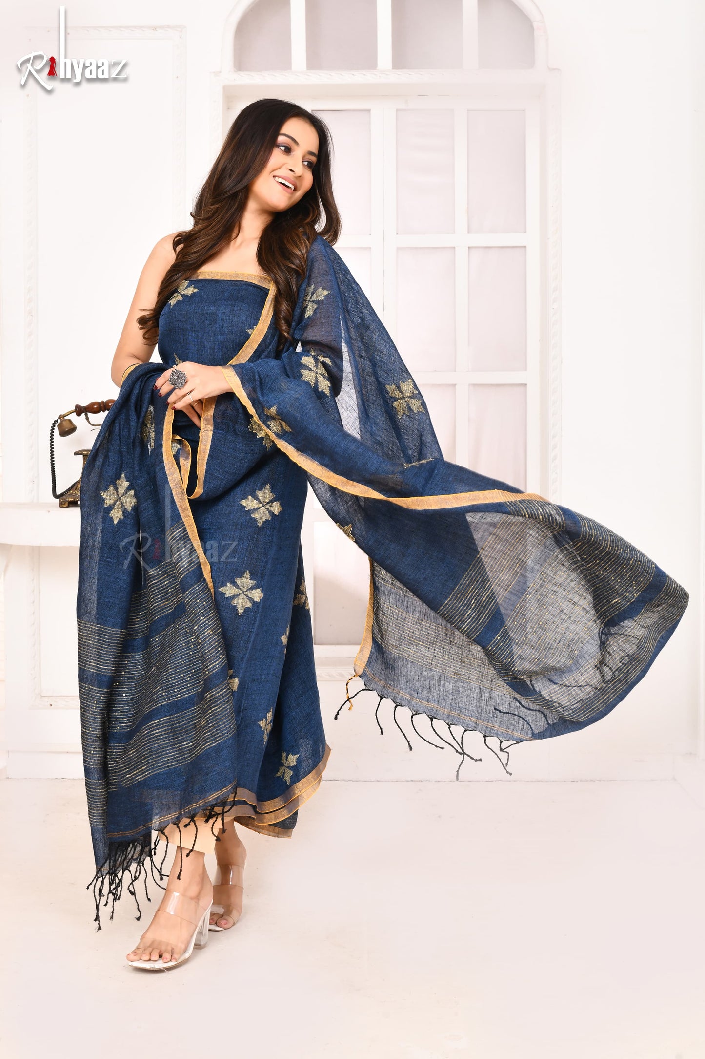 𝓟𝓪𝓵𝓪𝓼𝓱 – Ketiya Tussar Floral & Sequin Weaved Linen Jamdani Suits