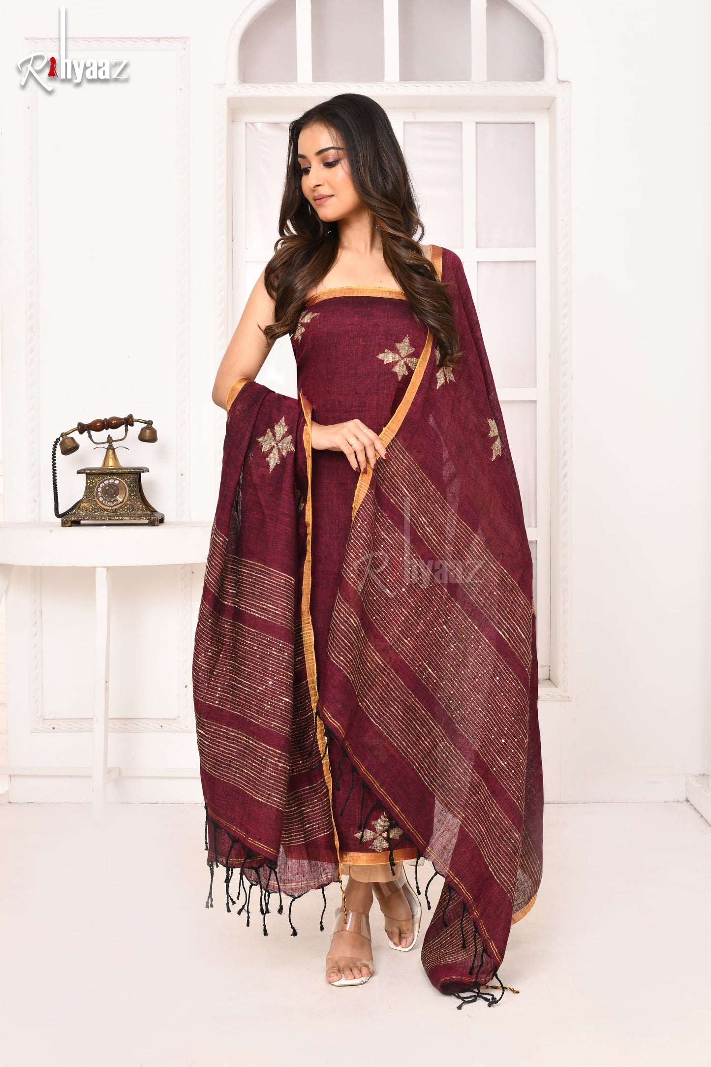 𝓟𝓪𝓵𝓪𝓼𝓱 – Ketiya Tussar Floral & Sequin Weaved Linen Jamdani Suits