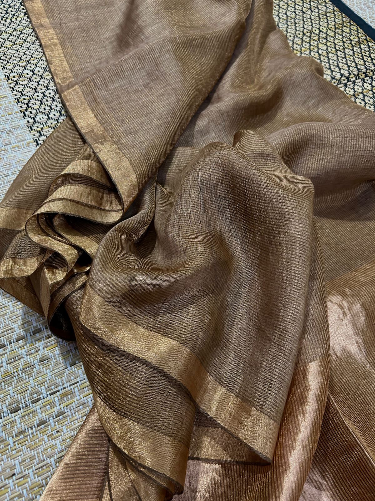 Liya – Silk Tissue Weaved Linen Saree with Elegant Tissue Palla