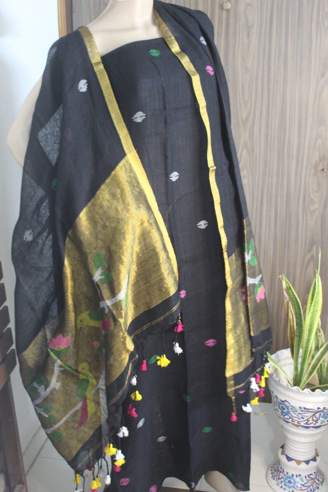 Gunjan – Pure Linen Broad Tissue Palla Needle Jamdani Suit