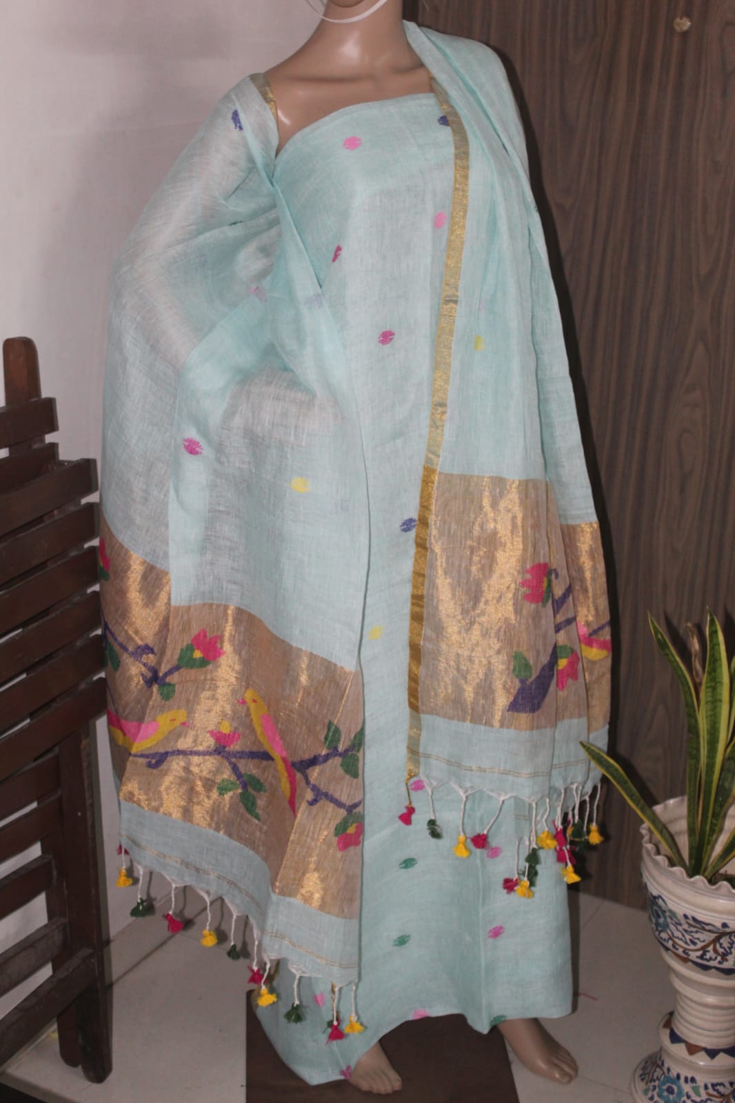 Gunjan – Pure Linen Broad Tissue Palla Needle Jamdani Suit