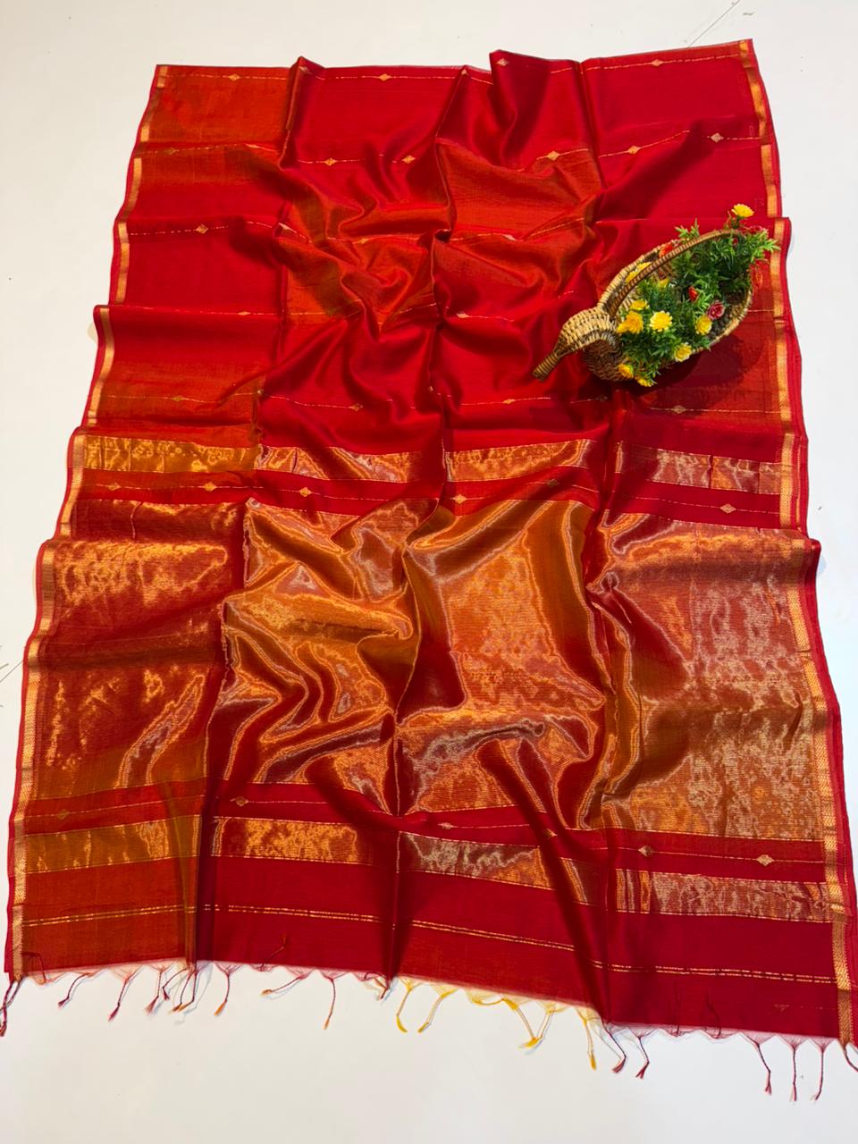 Noor, red premium silk dual-tone Maheshwari saree by Rihyaaz Fashions, blending traditional Indian handloom elegance with timeless festive styling.
