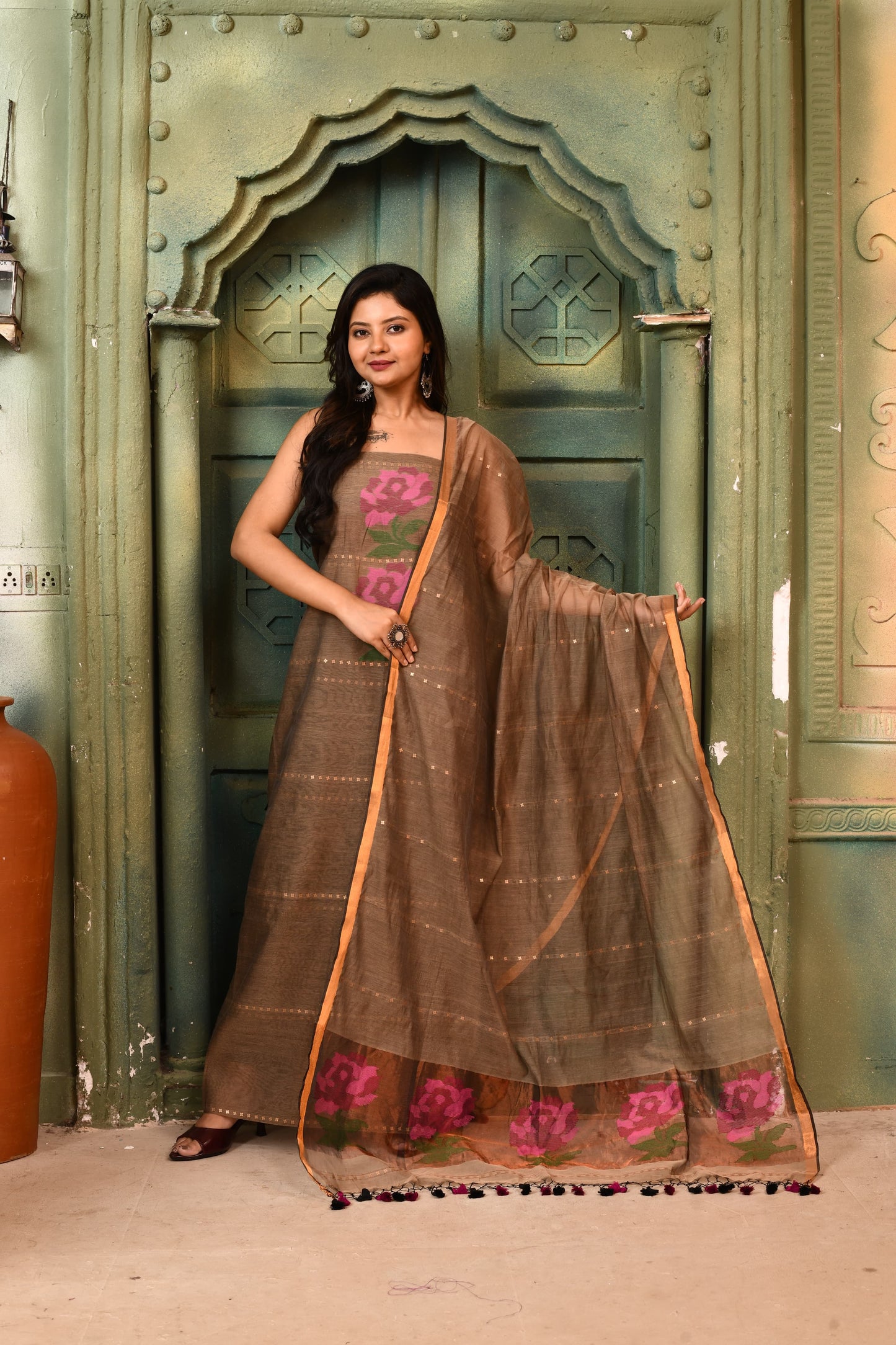 𝓡𝓸𝓼𝓪𝓵𝓲𝓷 - Silk muslin sequin weaved needle Jamdani with tissue palla jamdani dupatta