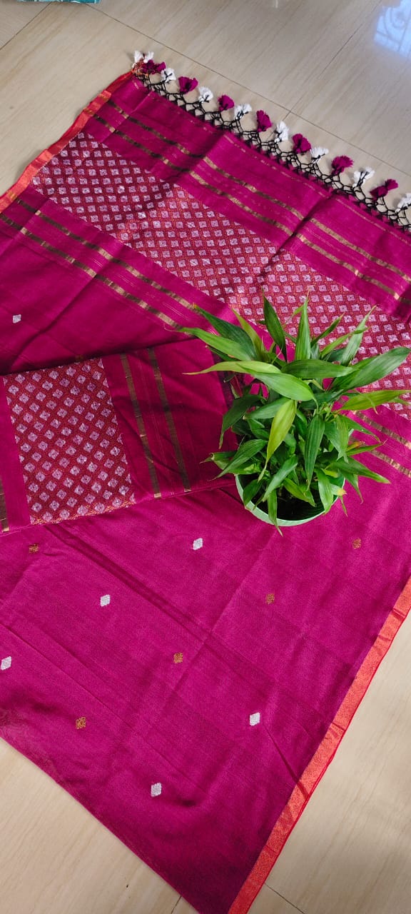 *Kajoli  -120count mul khadi suits with fishshell weave in dual zari for the festivities.