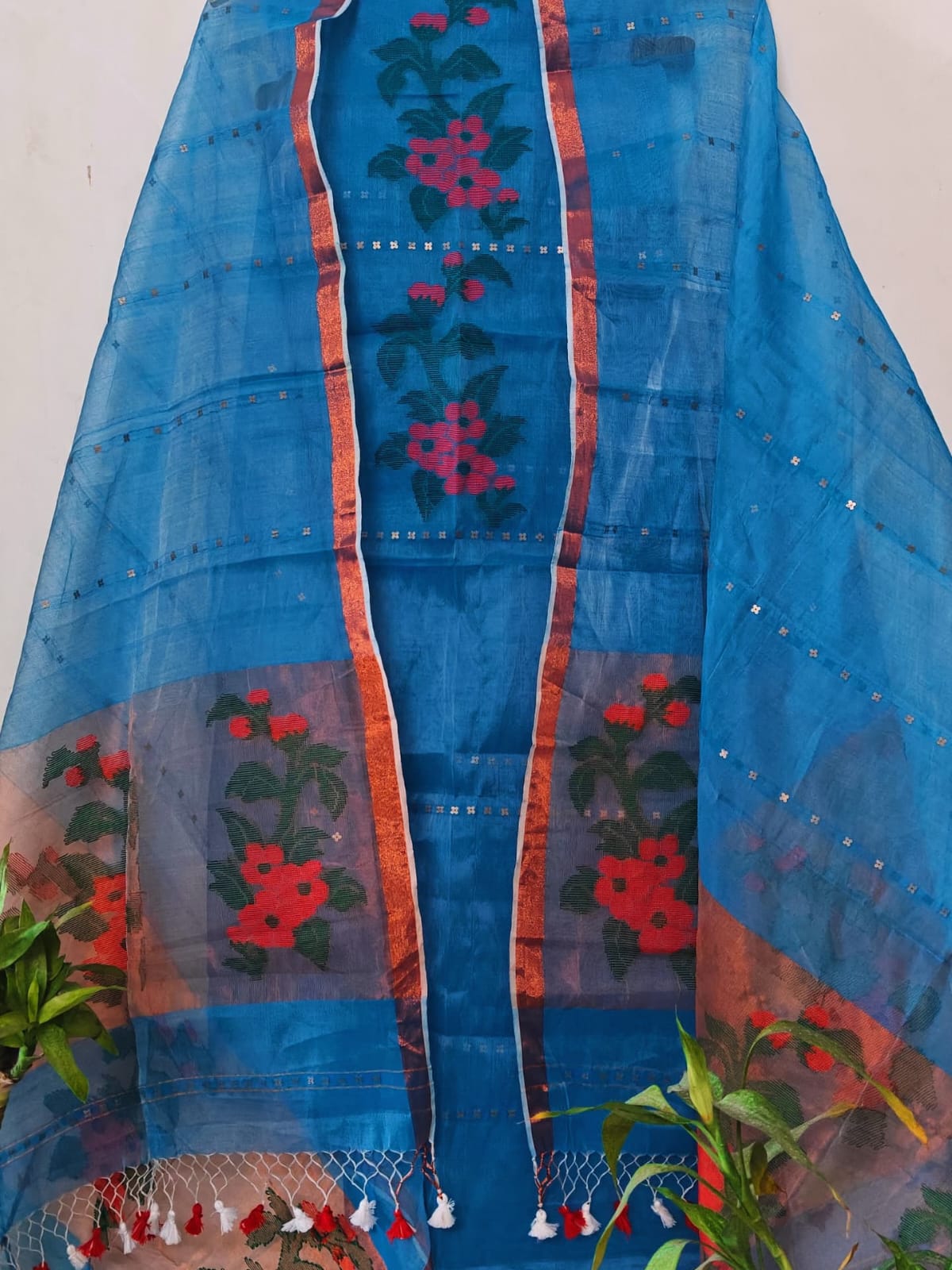 𝓜𝓪𝓷𝓭𝓮𝓵𝓵𝓪  -Muslin sequin Jamdani with floral needle weaved tissue palla