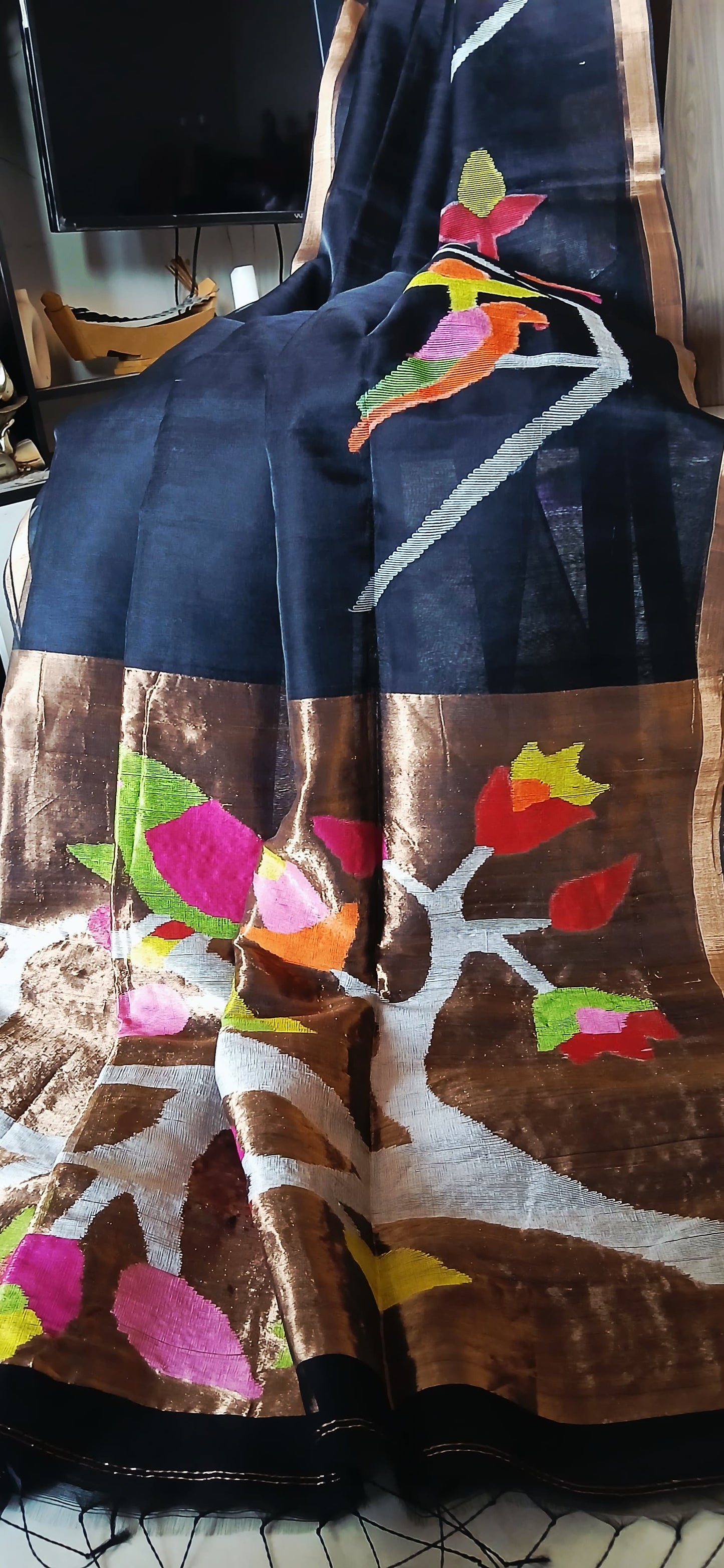 Pure Muslin- Hand Woven bird motif saree✨