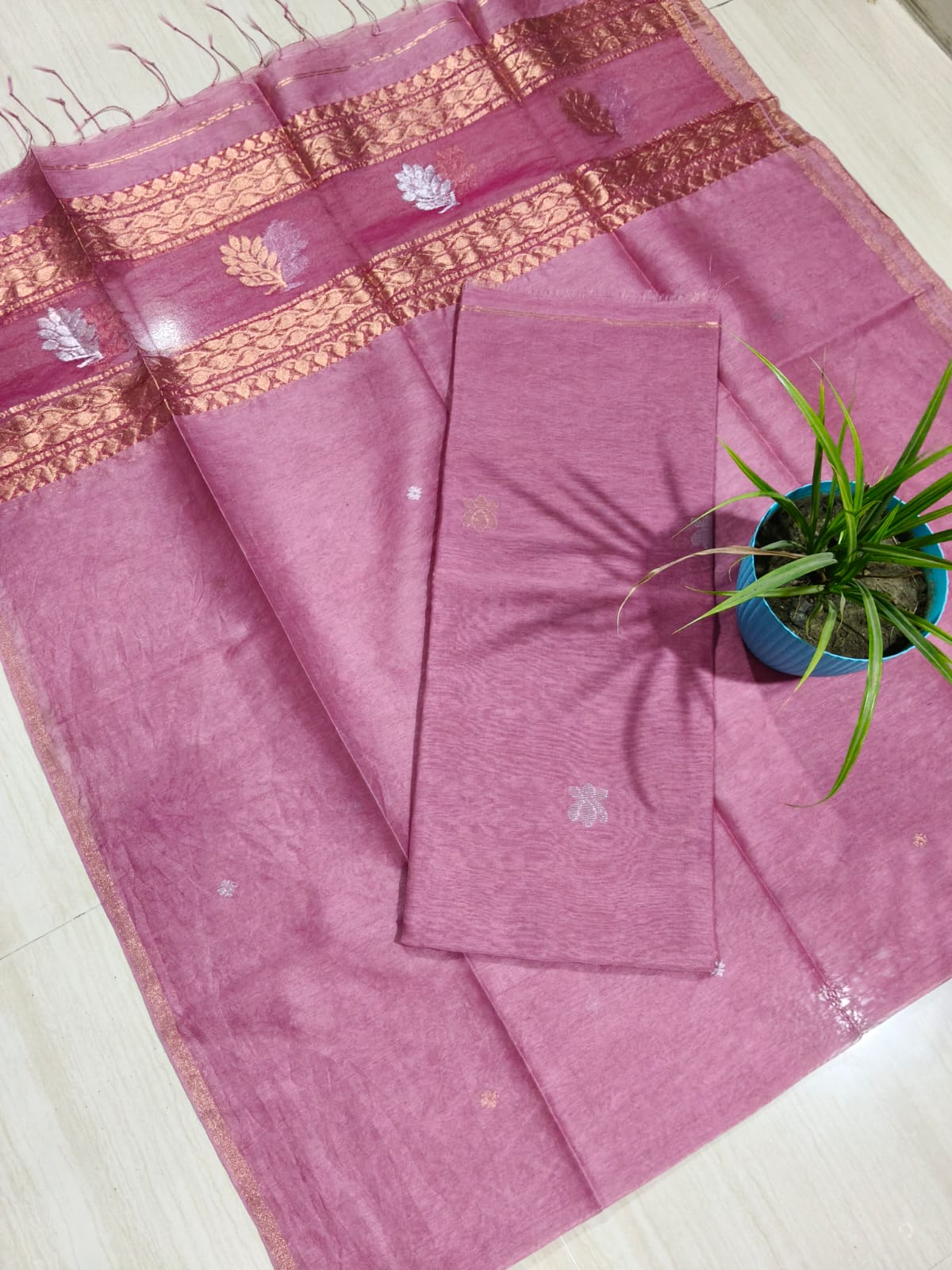 Rashi Silk Linen Lotus Jamdani Suit Set by Rihyaaz featuring a 3-meter silk linen top with a 2.5-meter tassel dupatta, showcasing elegant handwoven Lotus Jamdani craftsmanship.