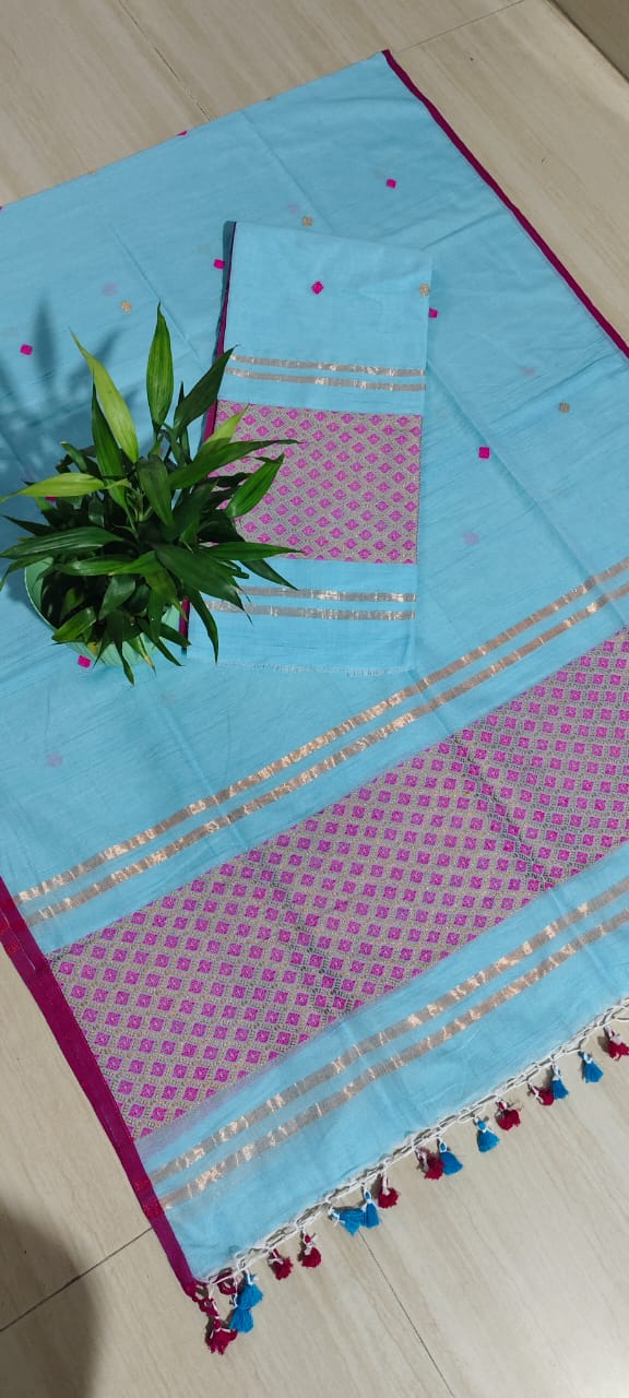 *Kajoli  -120count mul khadi suits with fishshell weave in dual zari for the festivities.