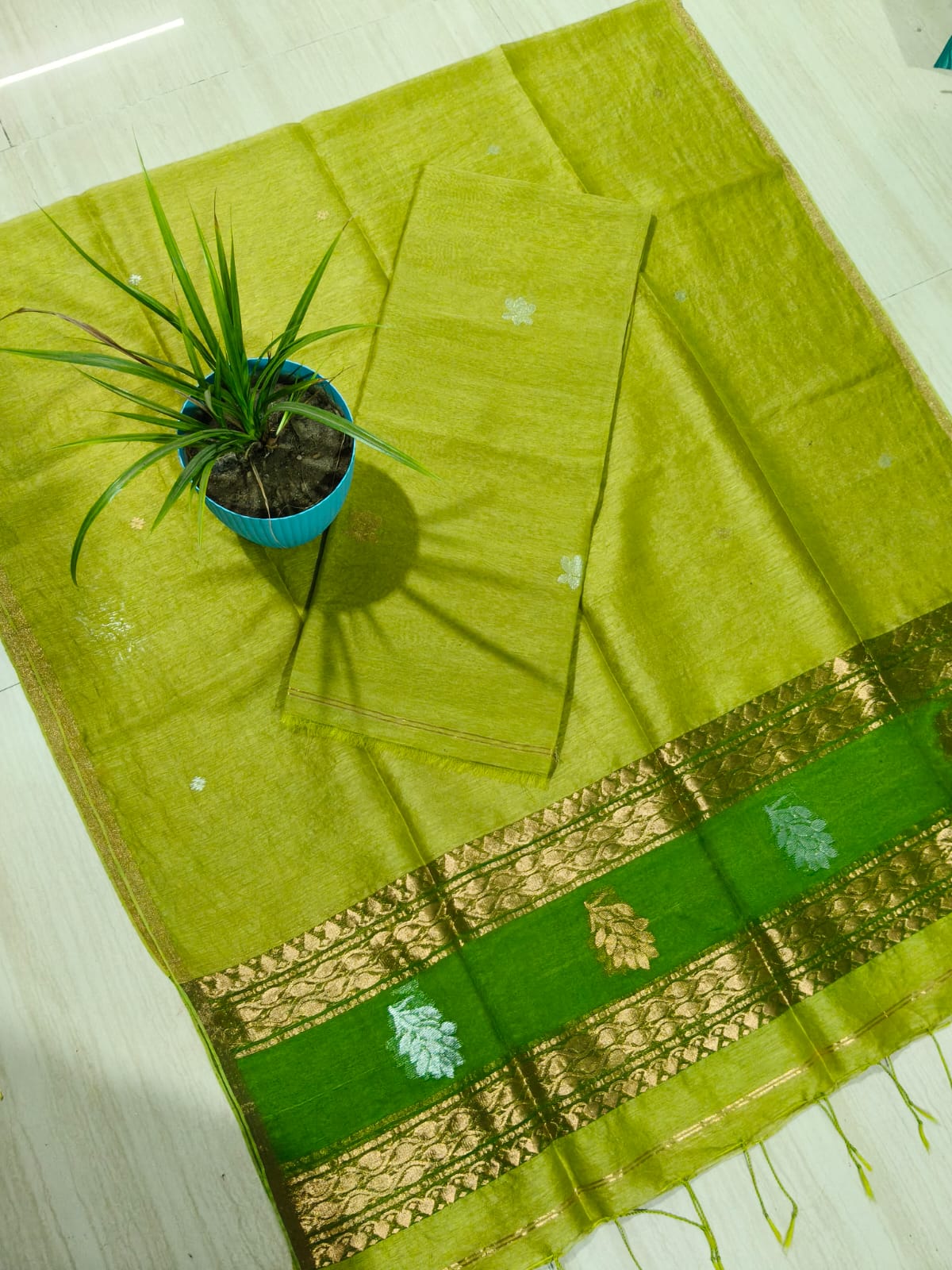 Rashi Silk Linen Lotus Jamdani Suit Set by Rihyaaz featuring a 3-meter silk linen top with a 2.5-meter tassel dupatta, showcasing elegant handwoven Lotus Jamdani craftsmanship.