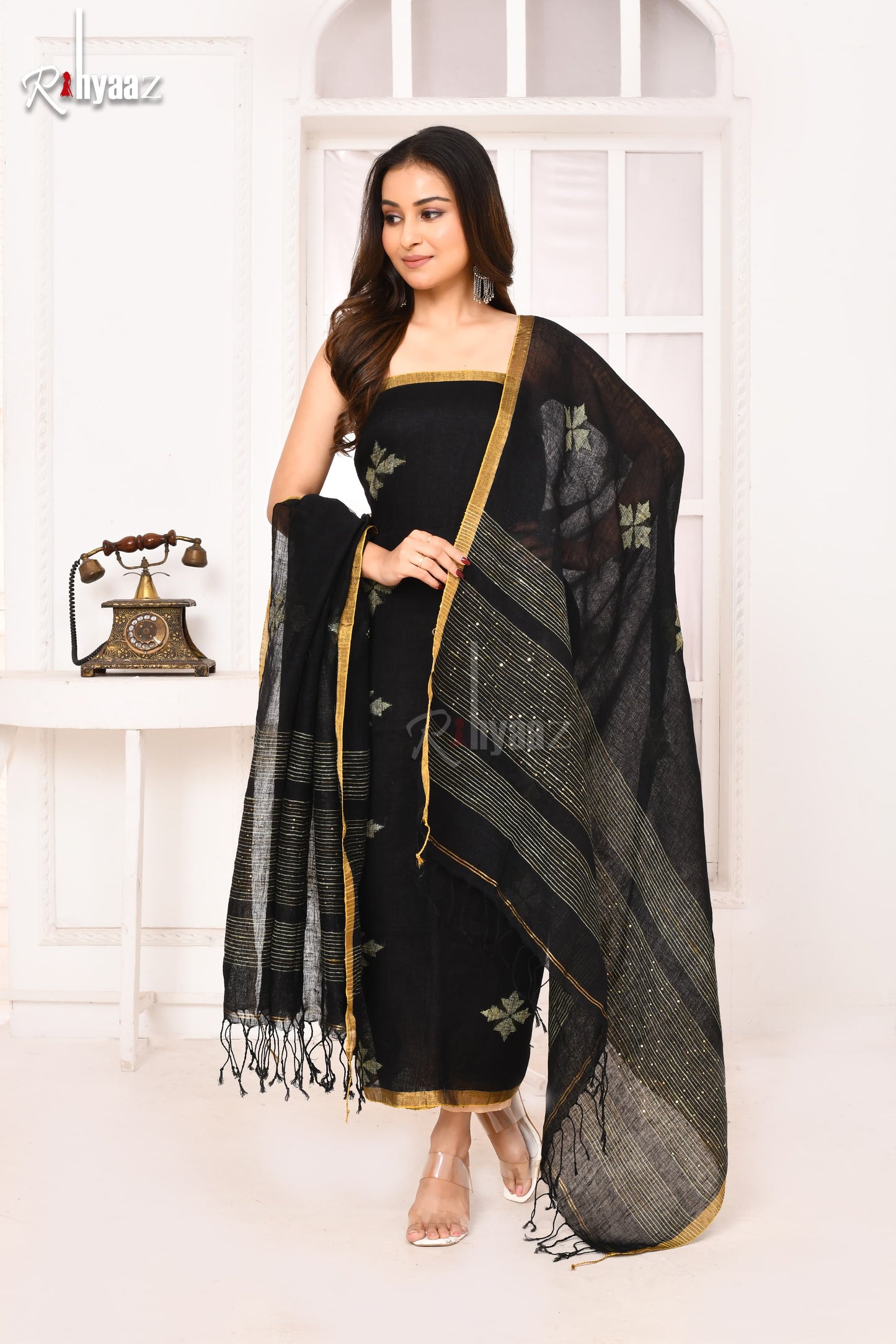 𝓟𝓪𝓵𝓪𝓼𝓱 – Ketiya Tussar Floral & Sequin Weaved Linen Jamdani Suits