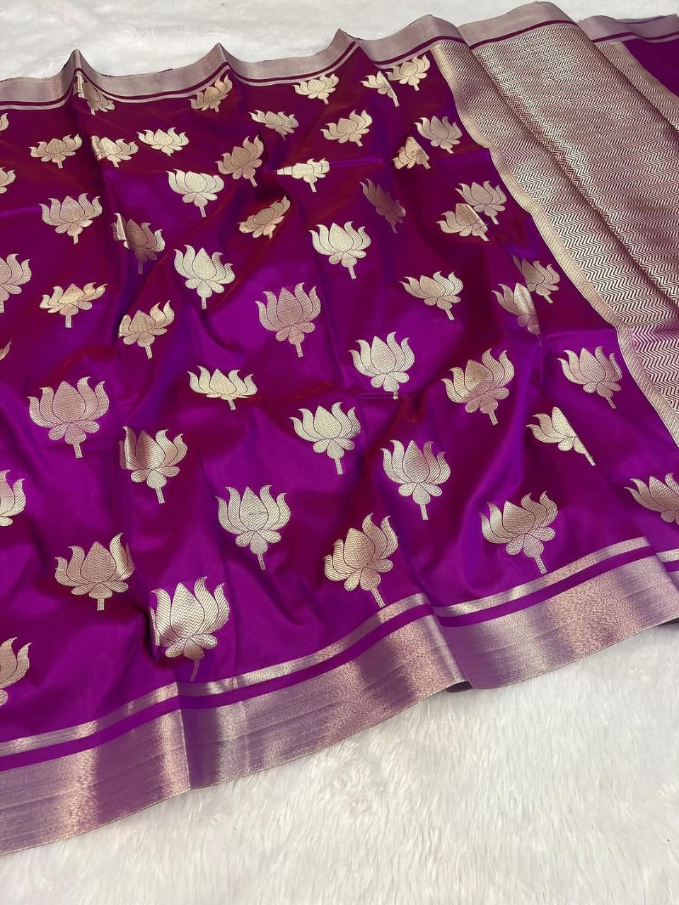 Handloom Semi Katan Silk Saree – Fancy Lotus Border | Banarasi Weaving Saree
