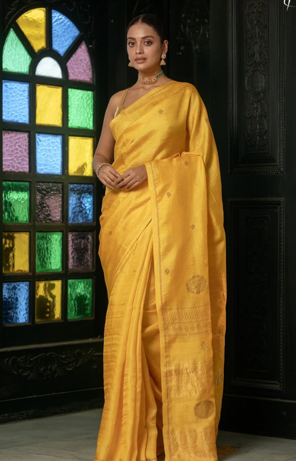 Mabesha by Rihyaaz – Handwoven Tussar by Tussar Jamdani saree with intricate needlework, elegant swan motifs, and matching running blouse piece.