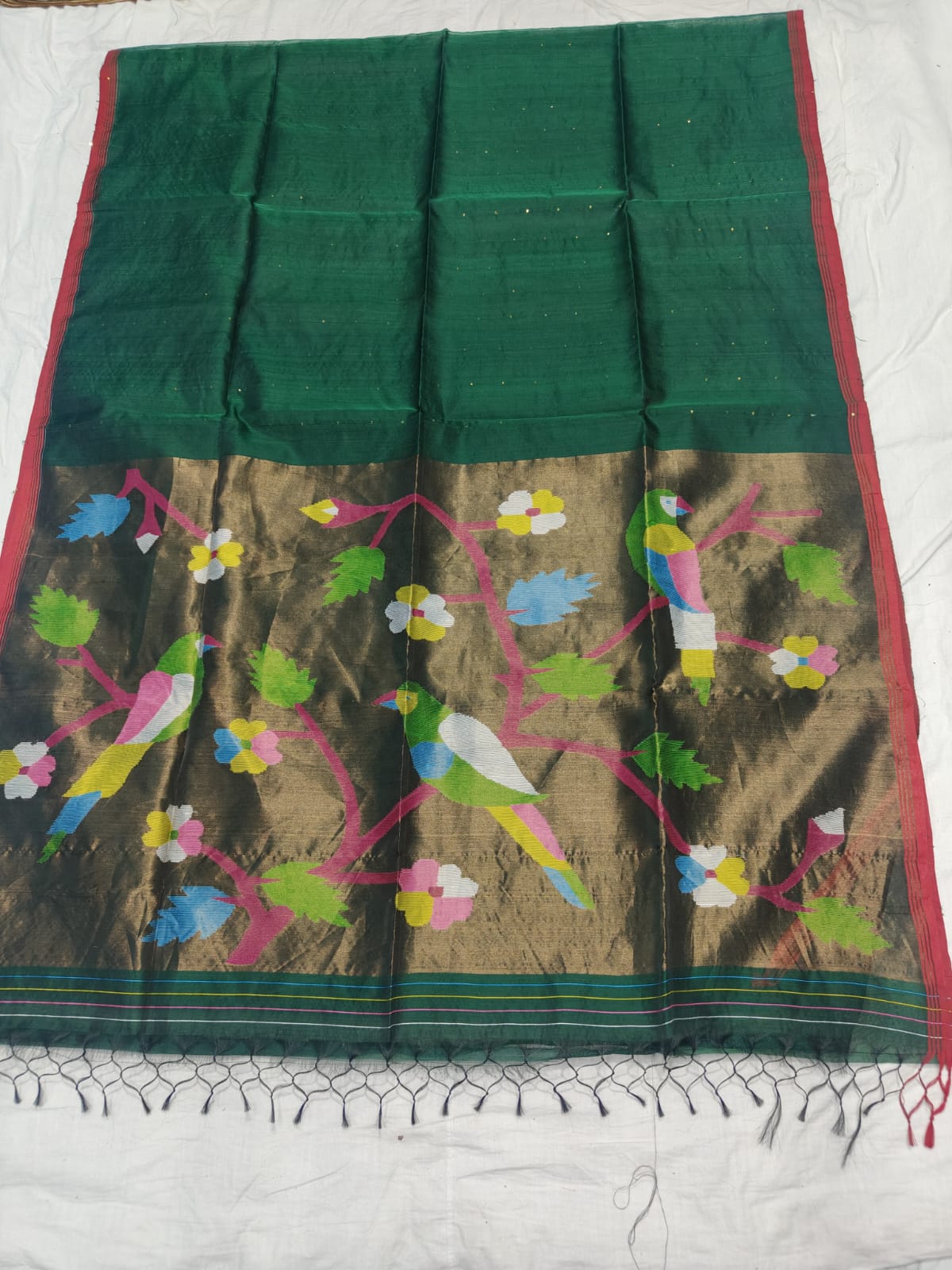 𝓞𝓭𝓱𝓪𝓷𝓲 – Muslin Silk Pathani Weave Saree with All-Over Sequin Elegance