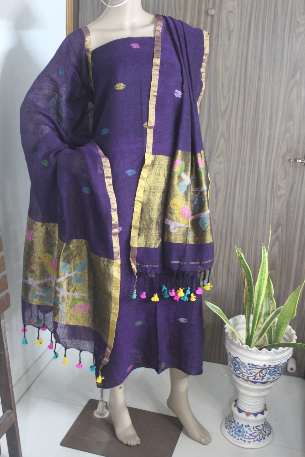 Gunjan – Pure Linen Broad Tissue Palla Needle Jamdani Suit