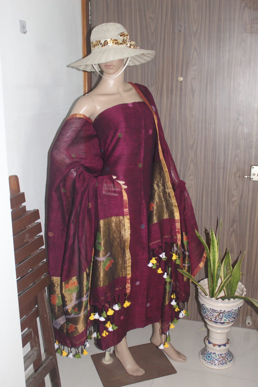 Gunjan – Pure Linen Broad Tissue Palla Needle Jamdani Suit