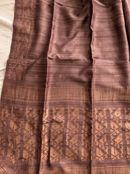 Durga Mustard brown premium-quality Pure Matka Jamdani saree with traditional woven designs and running Matka blouse piece by Rihyaaz Fashions.