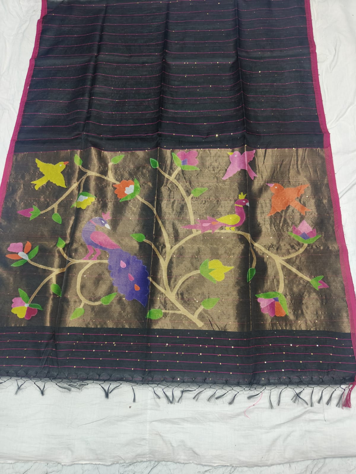 𝓞𝓭𝓱𝓪𝓷𝓲 – Muslin Silk Pathani Weave Saree with All-Over Sequin Elegance