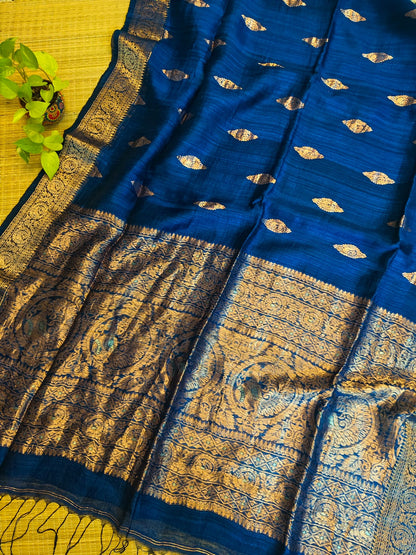 Premium pure Matka silk Benarasi saree with running Matka blouse piece by Rihyaaz