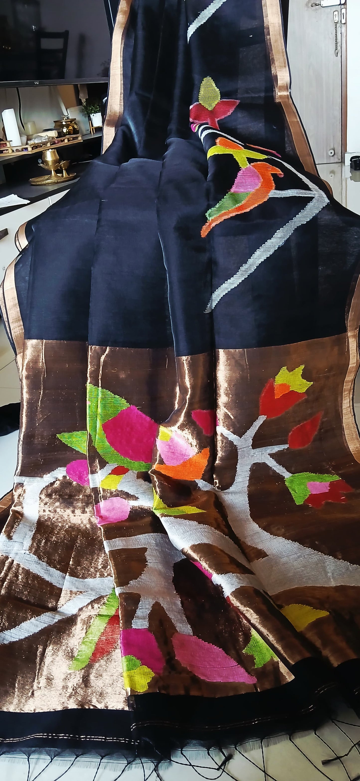 Pure Muslin- Hand Woven bird motif saree✨