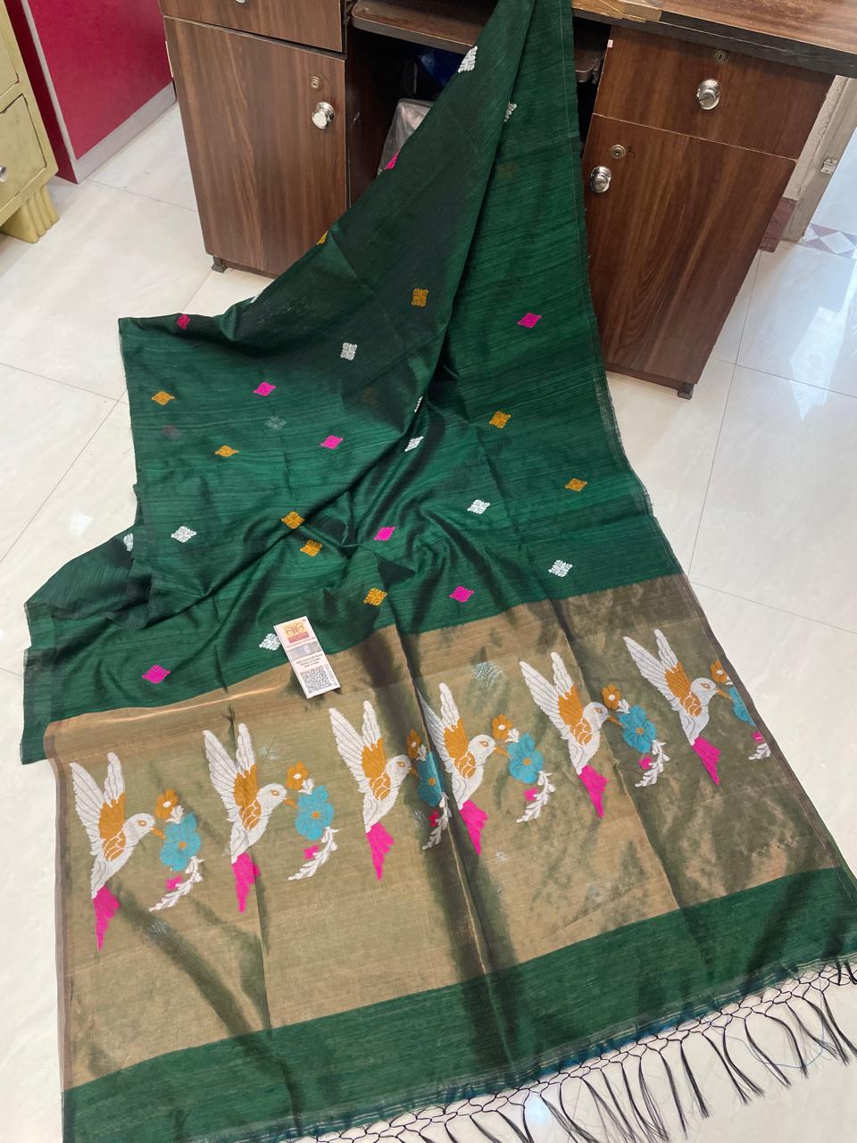 Machranga Traditional 100% pure Matka silk Paithani saree with running blouse piece by Rihyaaz.