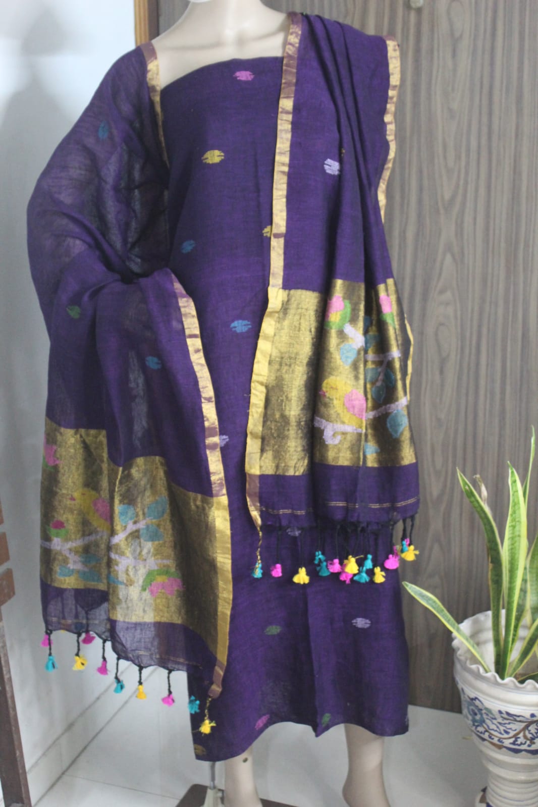 Gunjan – Pure Linen Broad Tissue Palla Needle Jamdani Suit