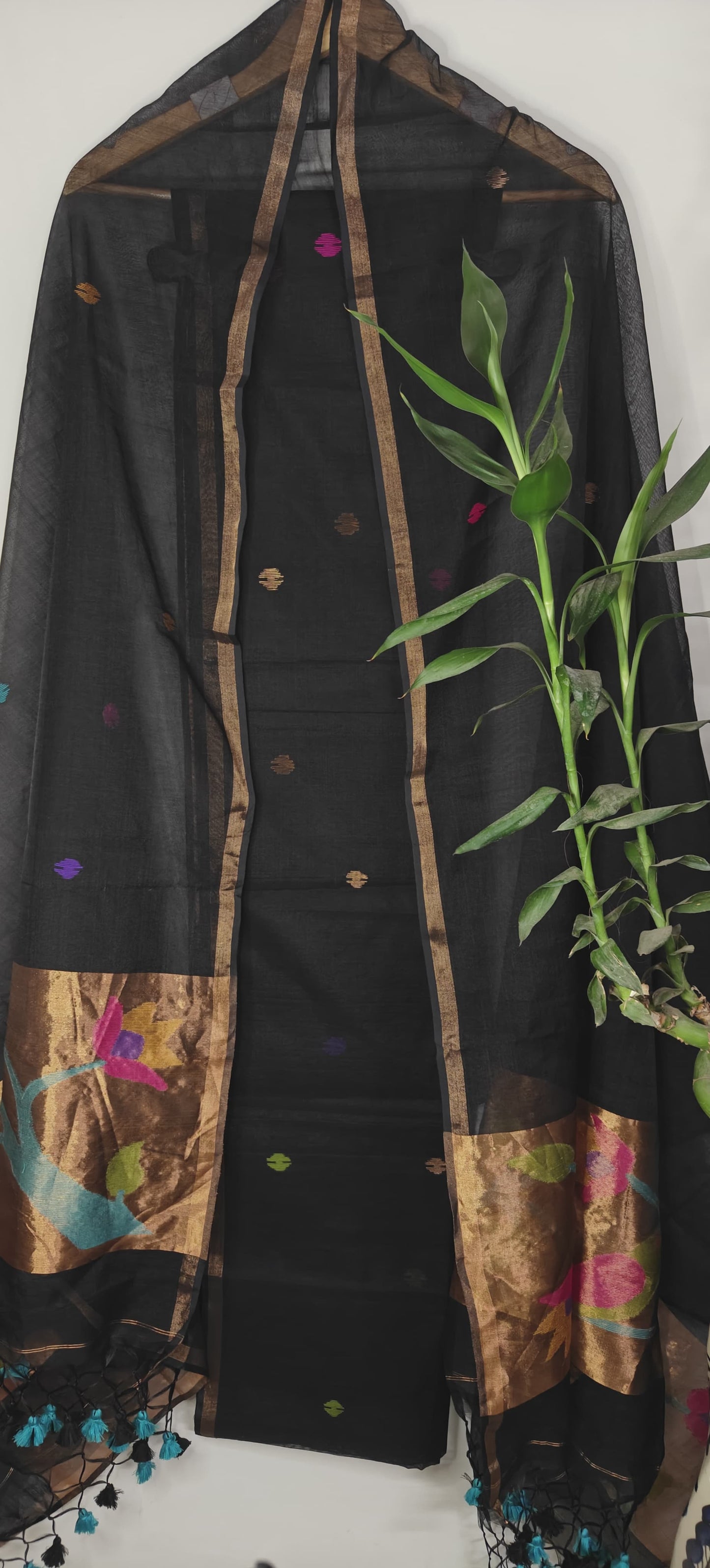 Muniya – The Resham Silk Tissue Paithani Palla Suits