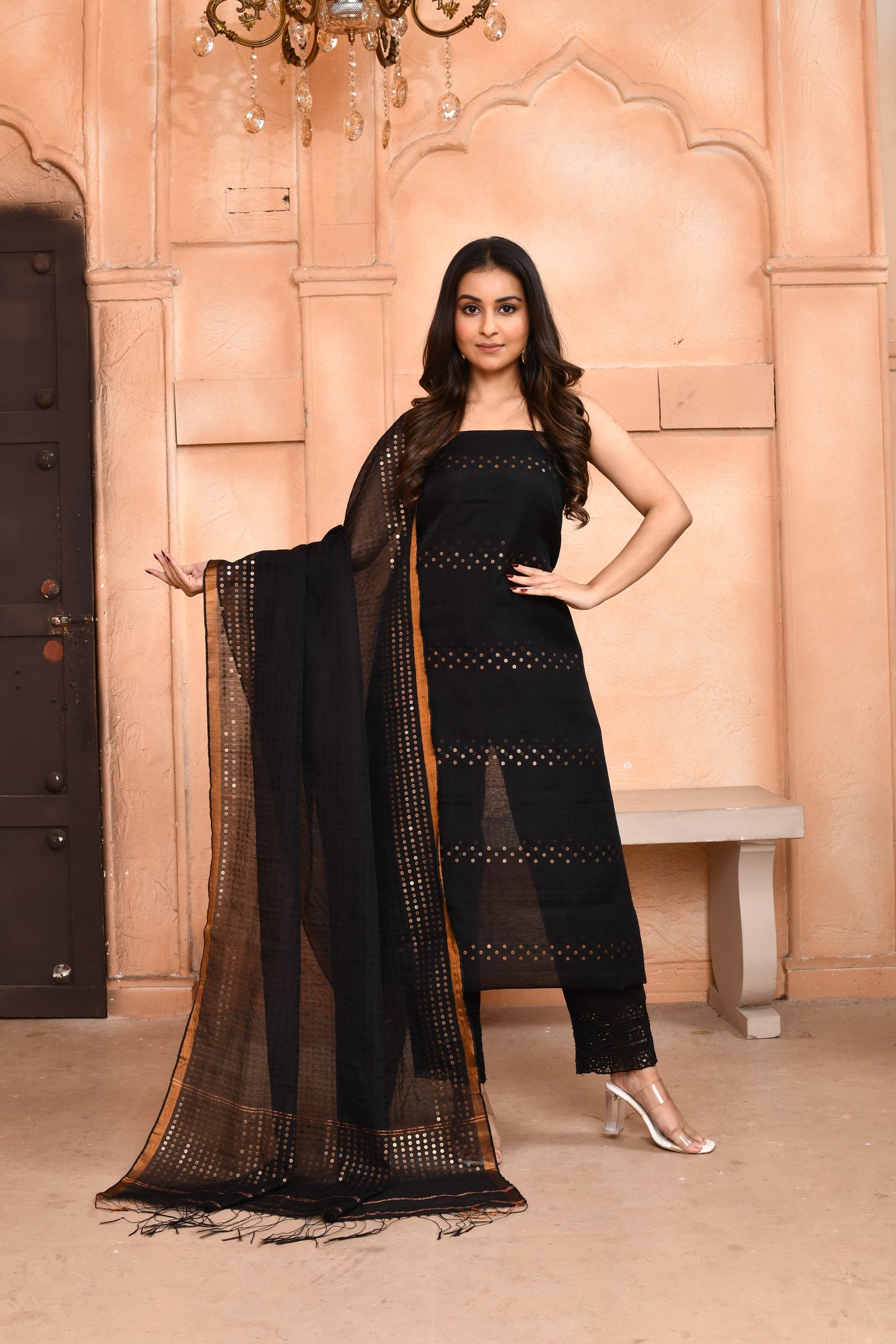 𝓗𝓮𝓮𝓻  Checkered tussar muslin suits with sequin Weaving