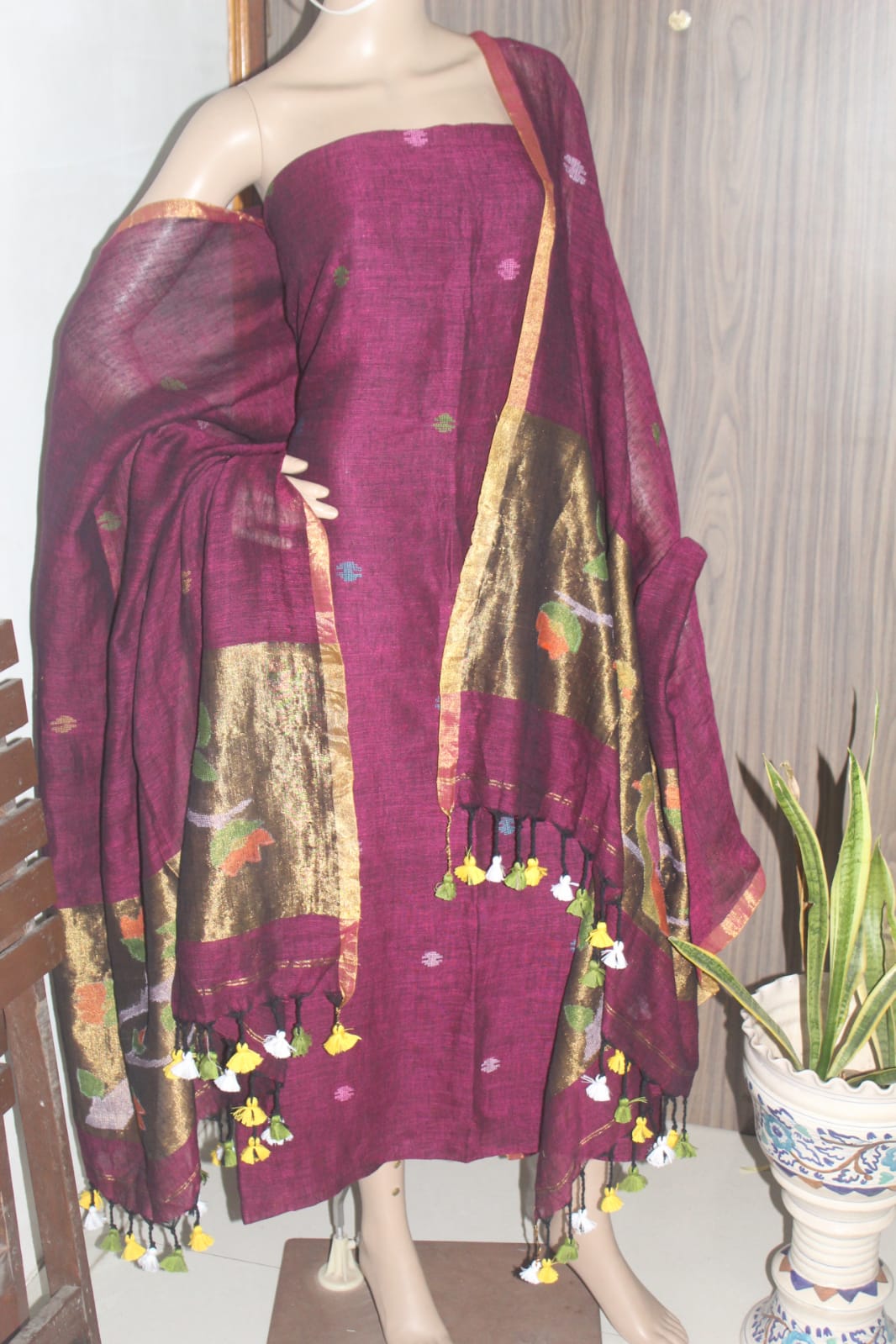 Gunjan – Pure Linen Broad Tissue Palla Needle Jamdani Suit