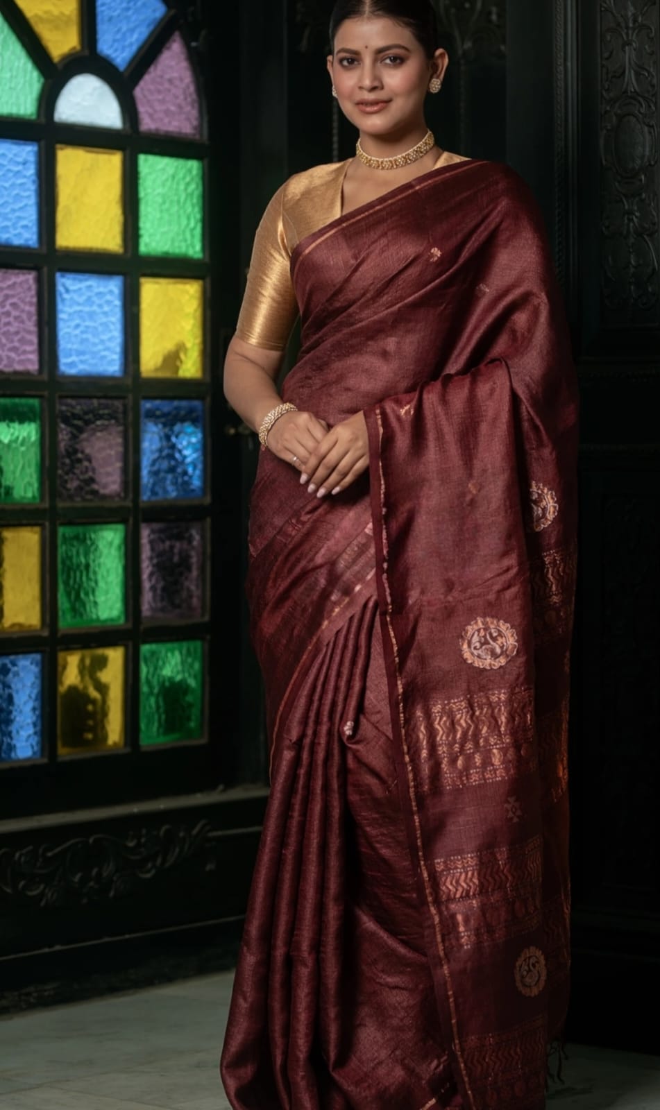 Mabesha by Rihyaaz – Handwoven Tussar by Tussar Jamdani saree with intricate needlework, elegant swan motifs, and matching running blouse piece.