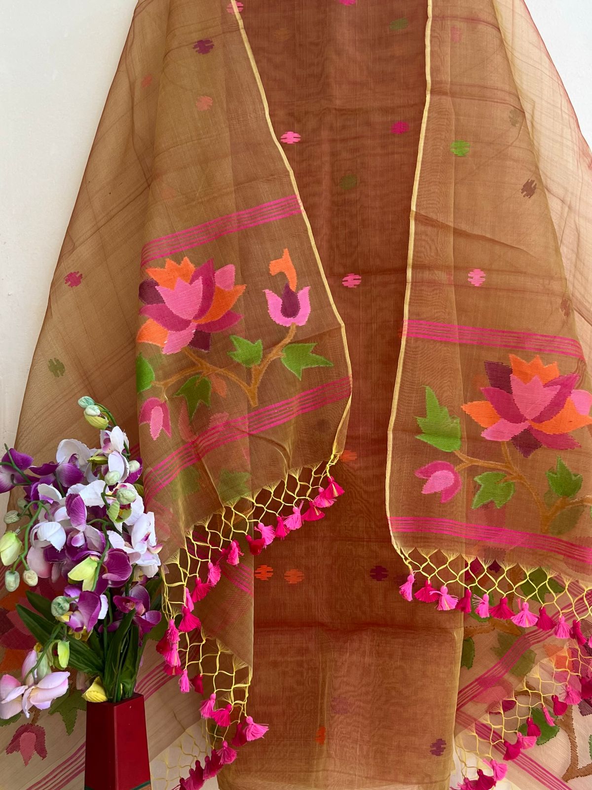 𝕸𝖔𝖎𝖗𝖆𝖓𝖌 | Muslin Manipuri Weaved Dupatta with Polka Dot Tops