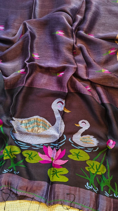Morali dark purple pure silk Jayshree linen saree with sleek zari border, handwoven Jamdani resham palla and delicate lotus motifs all over the body, with running blouse piece by Rihyaaz Fashions.