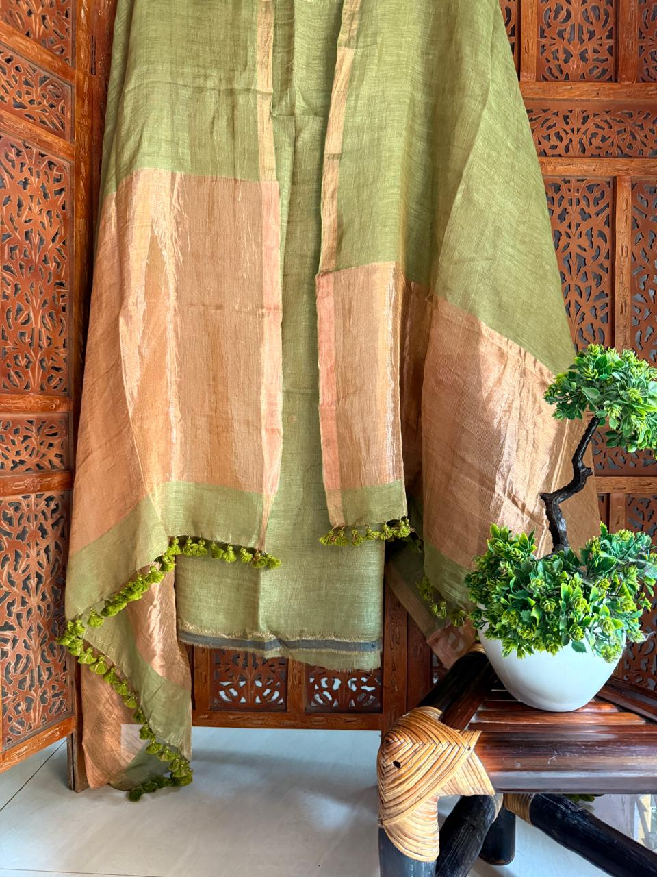 ℛ𝓊𝓉𝒷𝒶 | Premium Polka Dot Linen Suit With Broad Zari Palla Dupatta