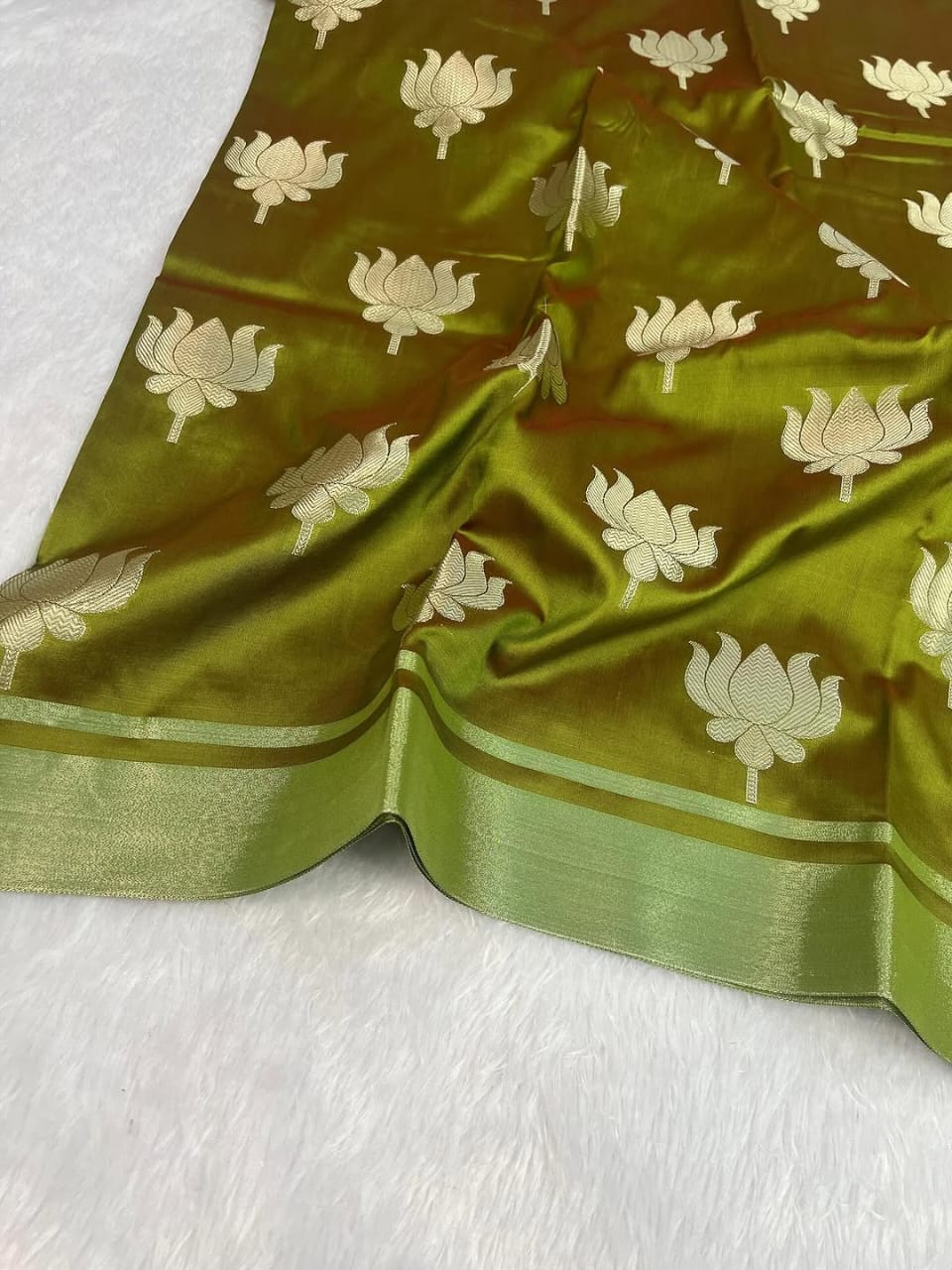 Handloom Semi Katan Silk Saree – Fancy Lotus Border | Banarasi Weaving Saree