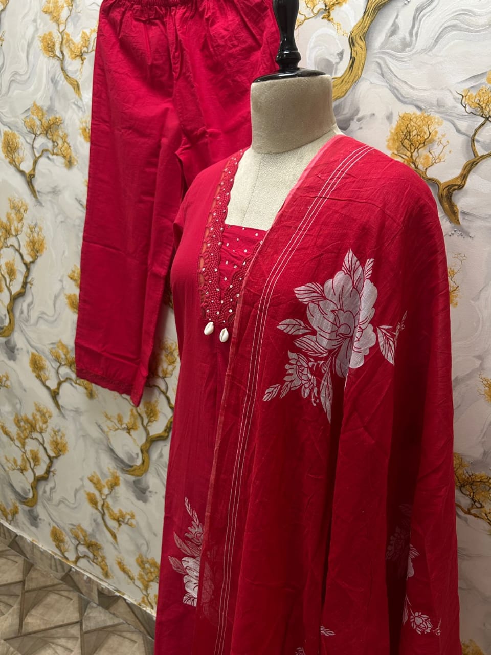 Laali – Festive Floral Elegance
