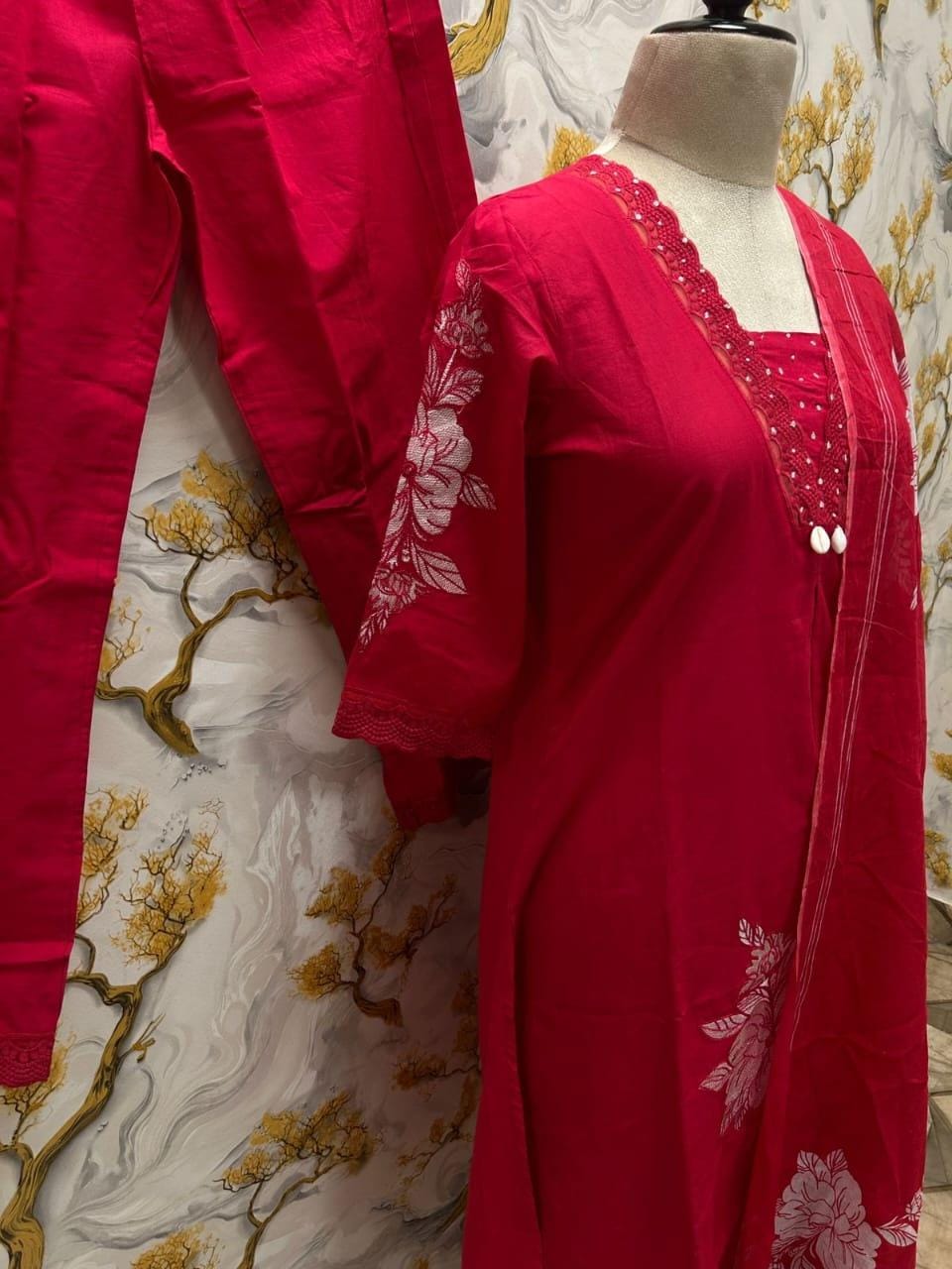 Laali – Festive Floral Elegance