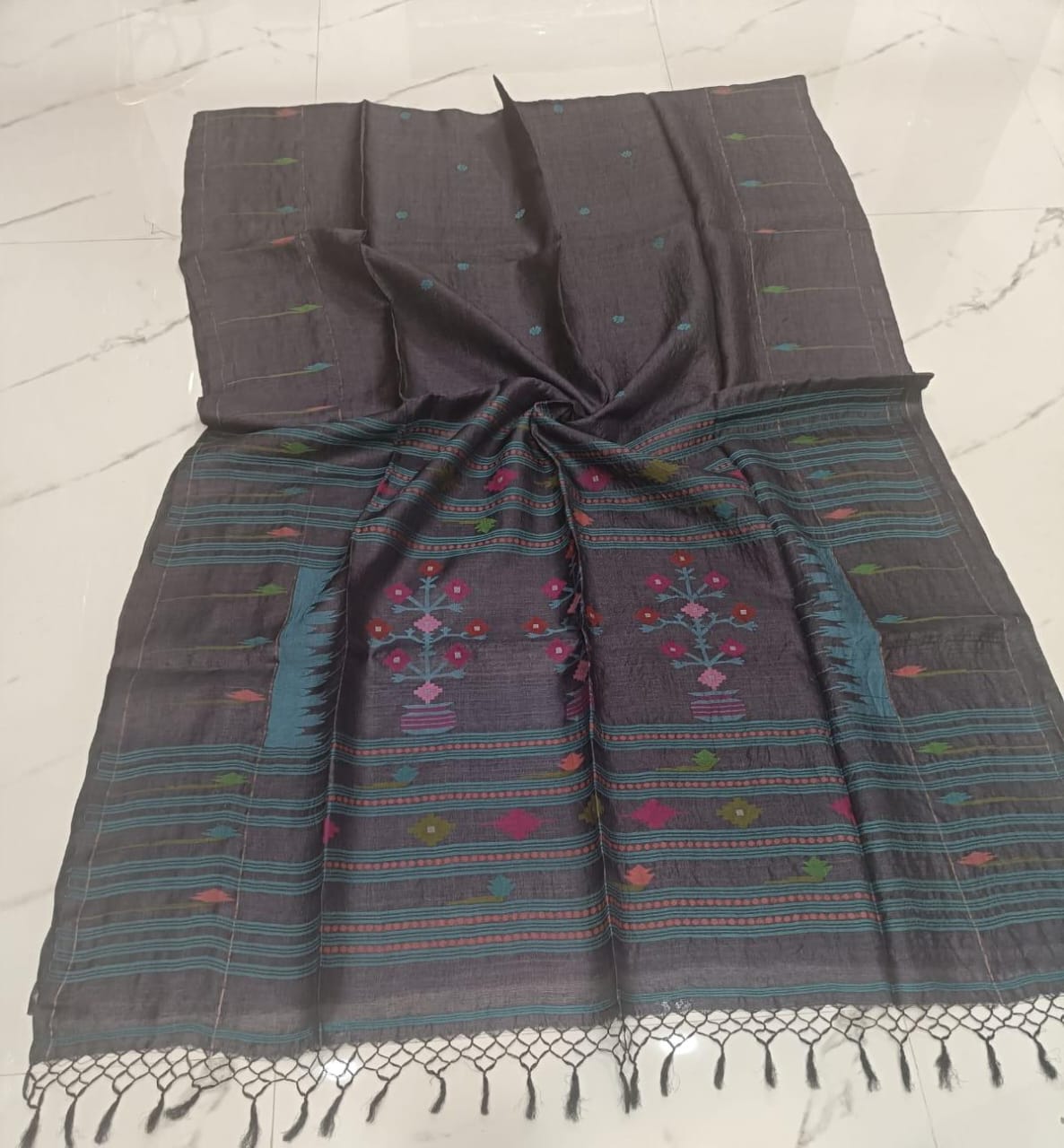 Swarnim Gray Paithani Bengal Tussar saree with intricate Jamdani weaving and running blouse piece by Rihyaaz Fashions.