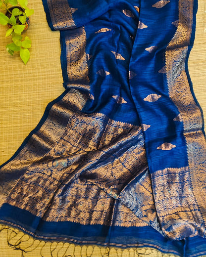 Premium pure Matka silk Benarasi saree with running Matka blouse piece by Rihyaaz