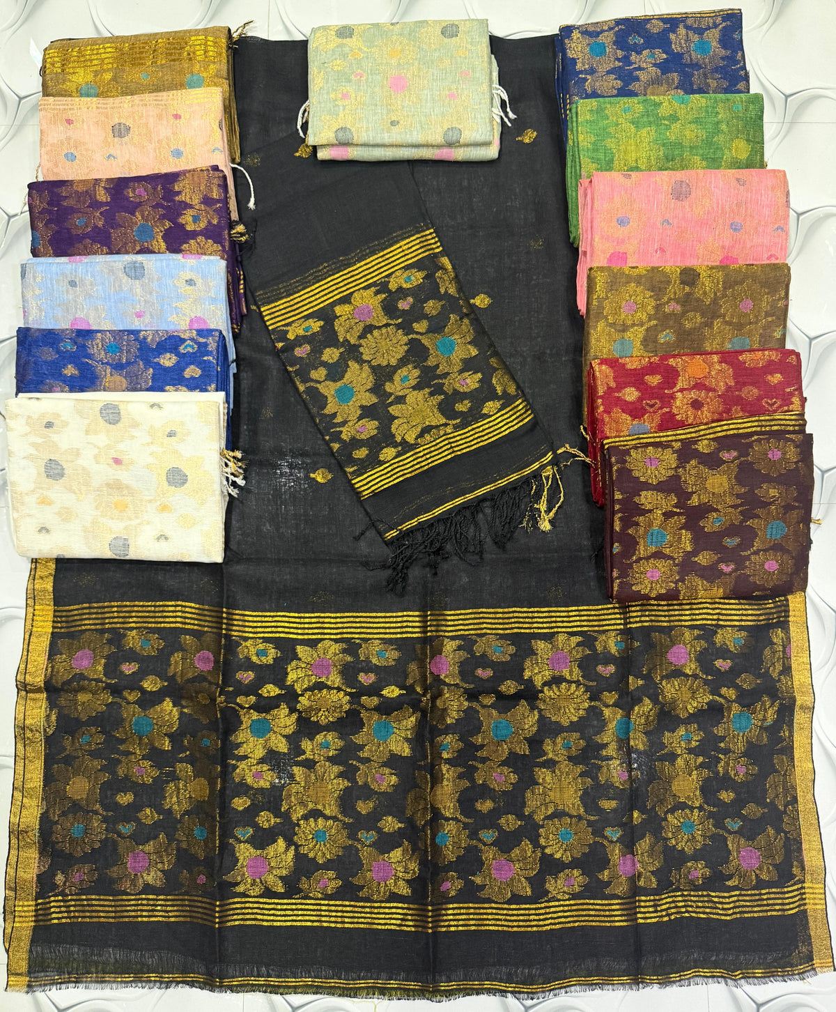 Zari weaved pure linen Jamdani suit set with 2.6 meter top and 2.5 meter Tassels dupatta by Rihyaaz 