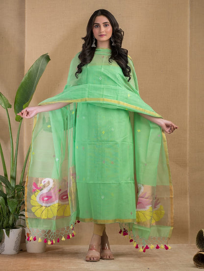 Muslin Paithani Jamdani handwoven suit set with 2.5 meter top and matching 2.5 meter tassel dupatta by Rihyaaz.