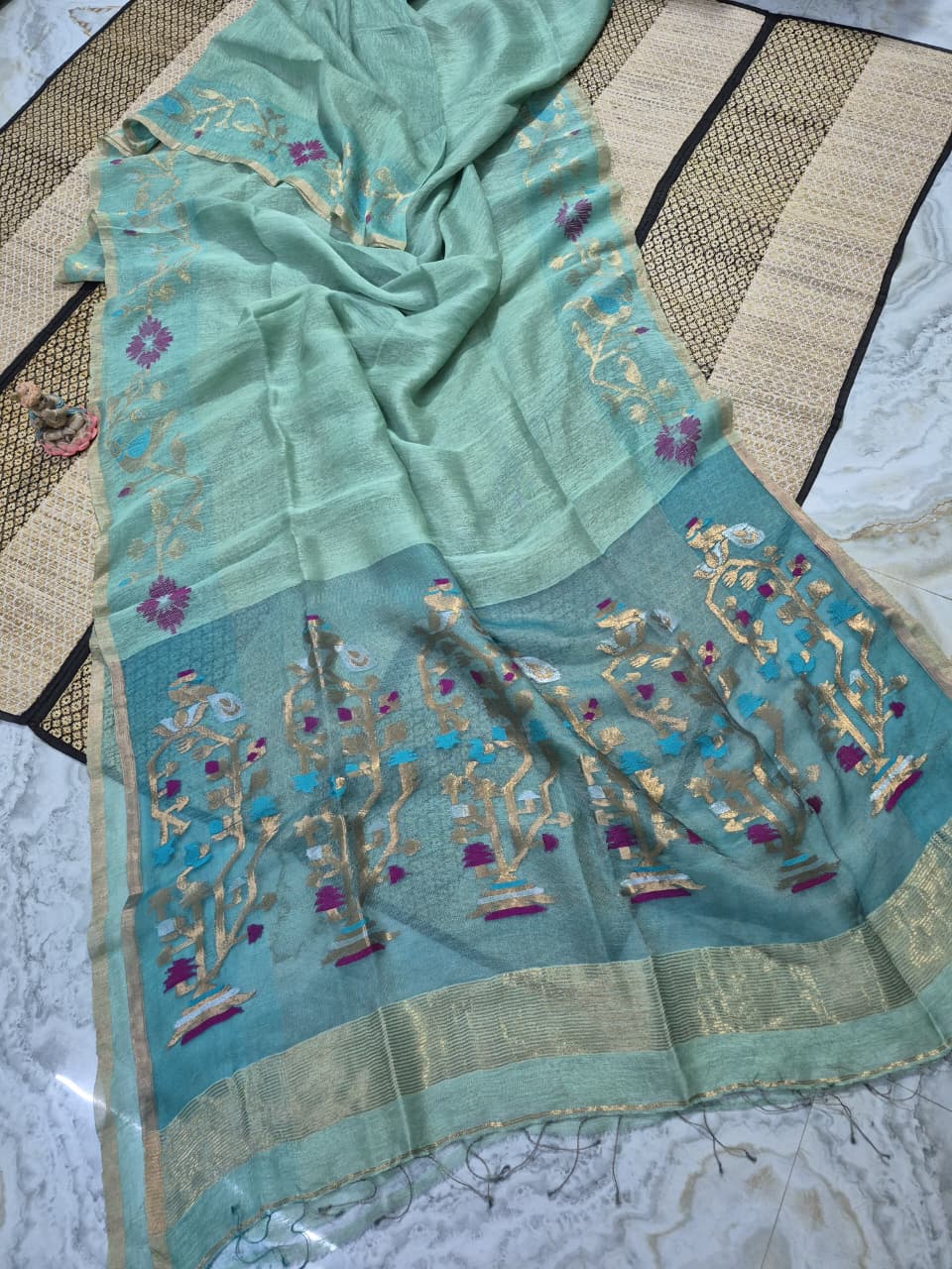 ✨Khori Silk Tissue Linen Needle Karat Jamdani Saree with Resham Jamdani Palla
✨