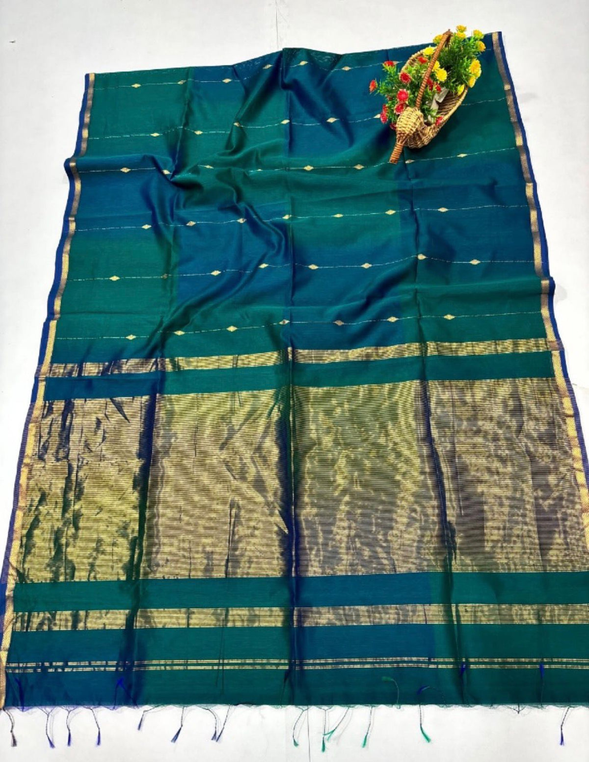 Noor, teal blue premium silk dual-tone Maheshwari saree by Rihyaaz Fashions, blending traditional Indian handloom elegance with timeless festive styling.