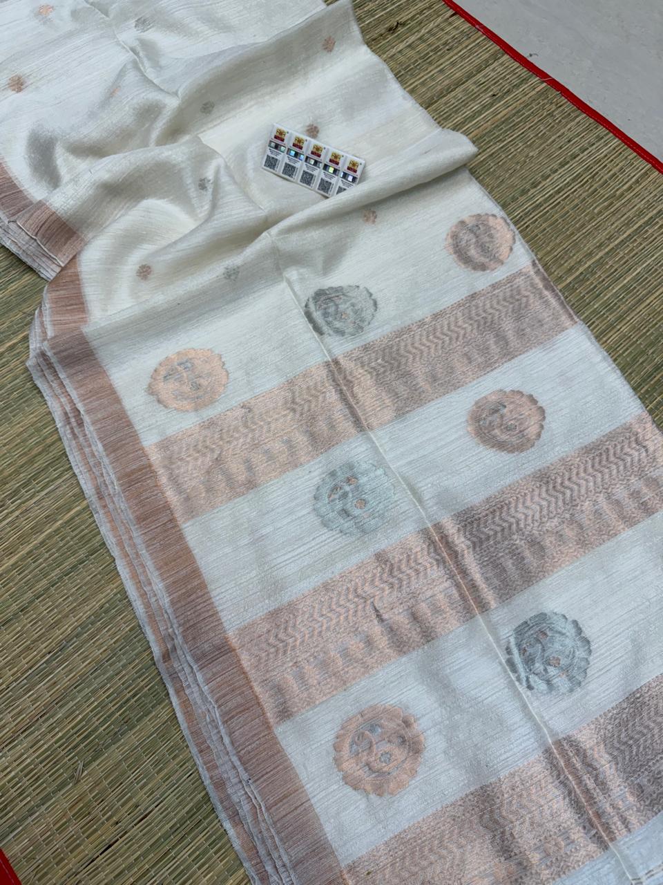 Mabesha by Rihyaaz – Handwoven Tussar by Tussar Jamdani saree with intricate needlework, elegant swan motifs, and matching running blouse piece.
