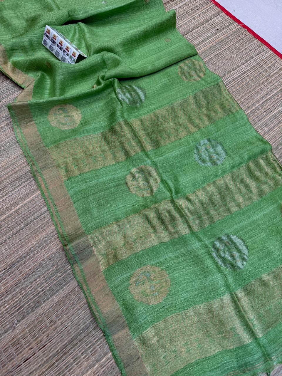 Mabesha by Rihyaaz – Handwoven Tussar by Tussar Jamdani saree with intricate needlework, elegant swan motifs, and matching running blouse piece.