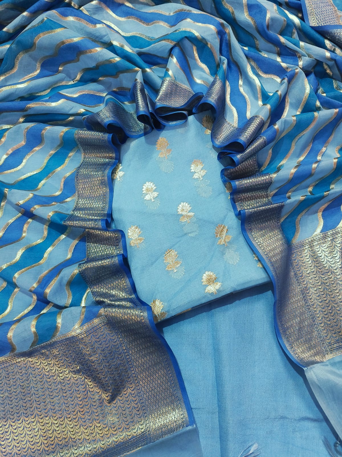 *🦋Exclusive Banarasi Unstitched Salwar kameez with Dupatta🦋*