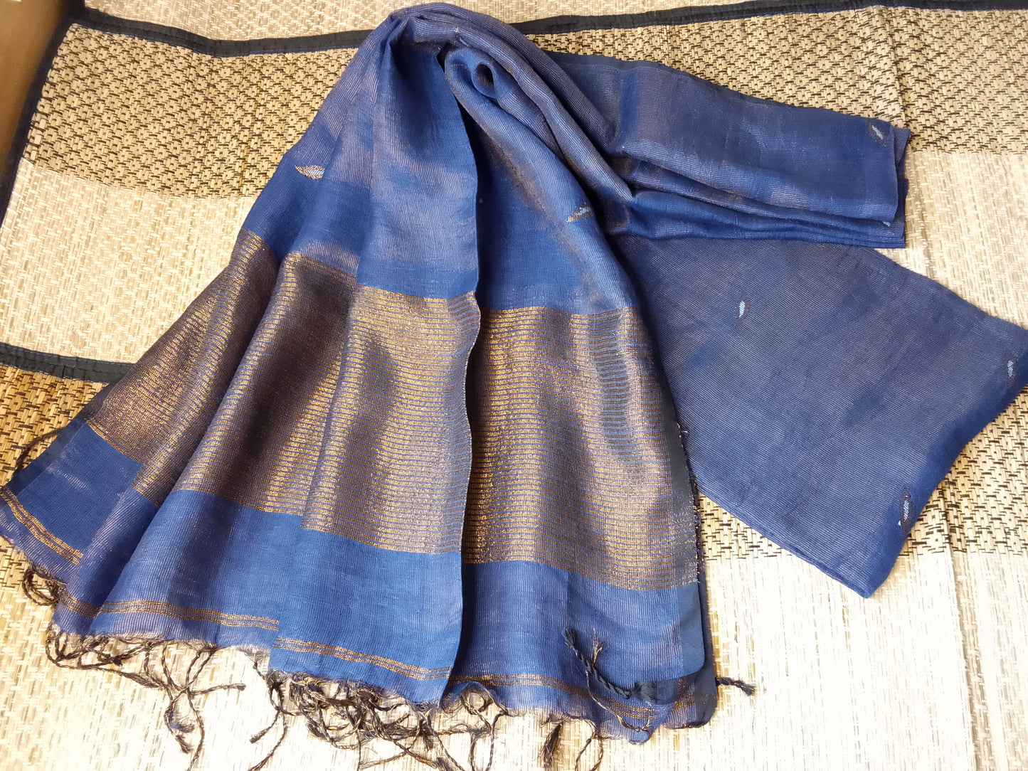 ✨ Nethra linen Zari Patta Jamdani Suit ✨